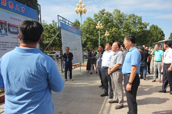 山东省就业促进会会长毕京福一行 到AG庄闲观摩调研